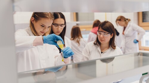 Młodzież z Augustowa w kampusie UwB